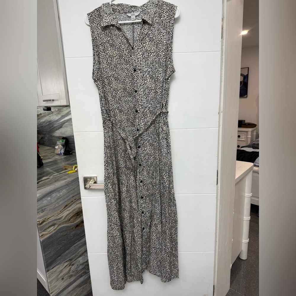 Croft & Barrow Sleeveless Button-Front Maxi Dress in Black and White
